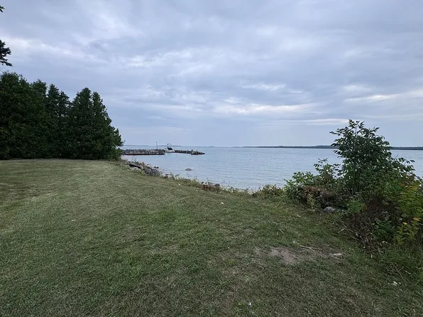 122 N Huron St, De Tour Village, MI 49725