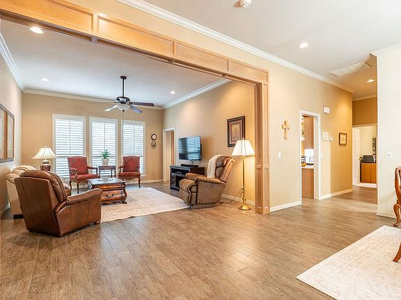 5th image of 9 Castle Creek Pl