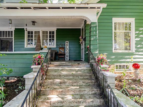 4th image of 449 College Ave