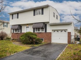 45 Fleetwood Dr, Hazlet, NJ 07730