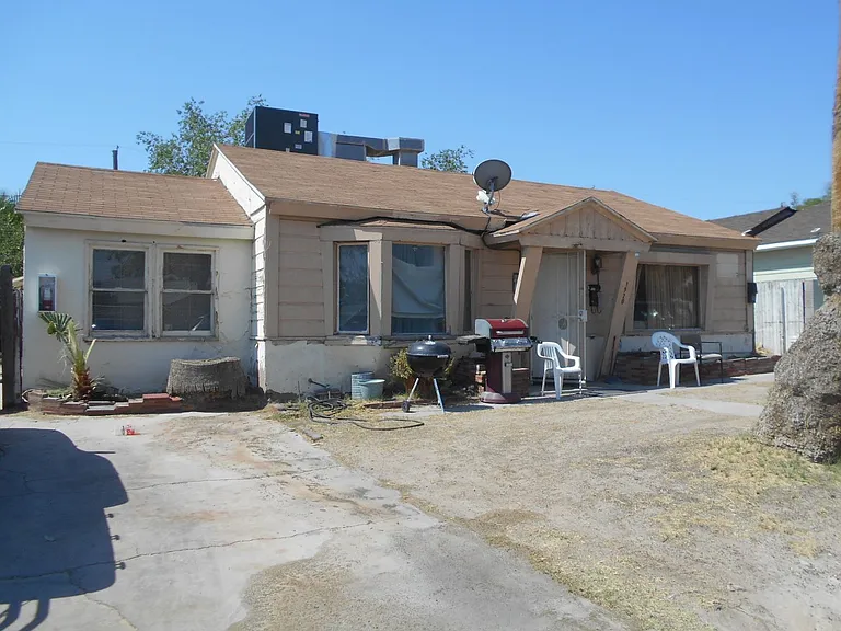 1520 Stewart Ave — Photo 1