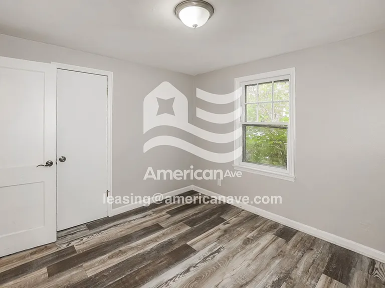 1441834_004_dining_room_13861992.jpg