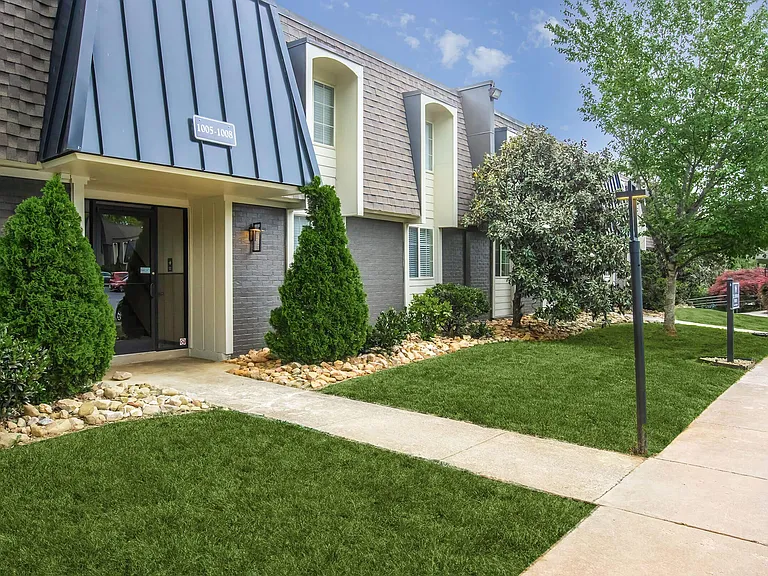 Kingston Pointe Apartments — Photo 46