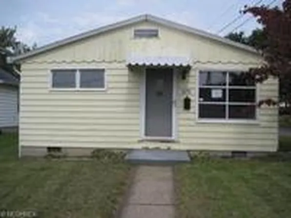 670 E Martin St, East Palestine, OH 44413