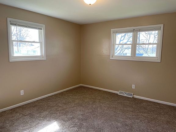 4th image of 5016 Woodhaven Dr