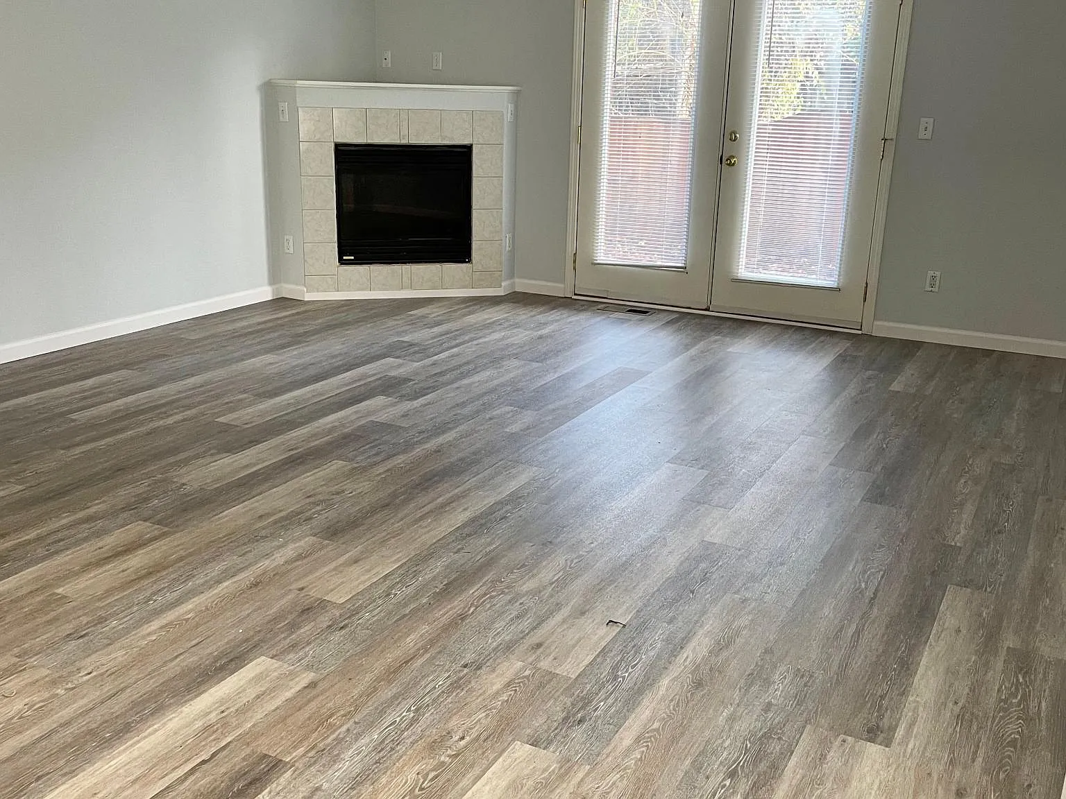 473 NE Conifer Blvd — Photo 3