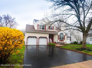 12 Lydia Pl, Port Monmouth, NJ 07758