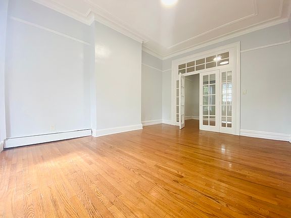 3rd image of 559 48th St Floor 2