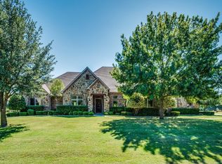 2047 Willow Bend Dr, Oak Leaf, TX 75154