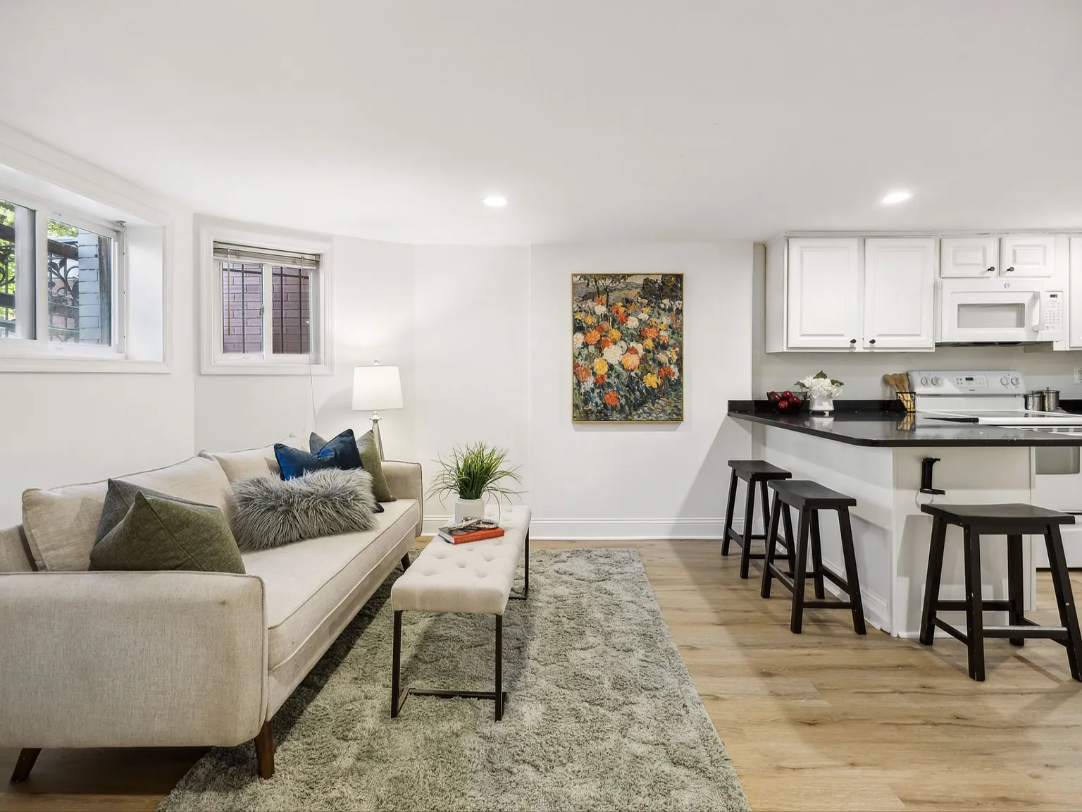 2 bed, 943 sqft, $2,050 — Photo 3