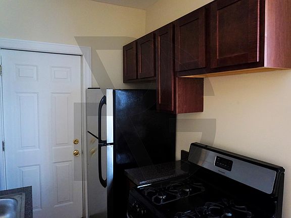 2nd image of 3724 N Pine Grove Ave #U3s