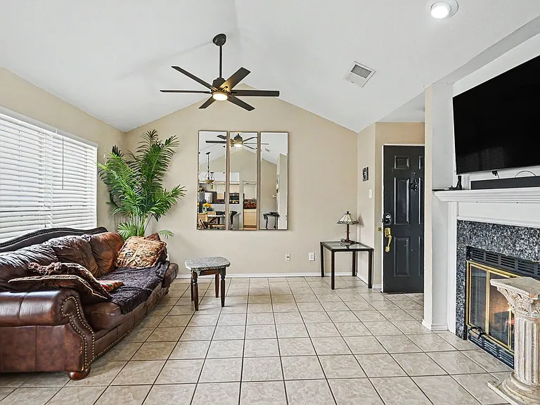 248 Jefferson Pkwy — Photo 4