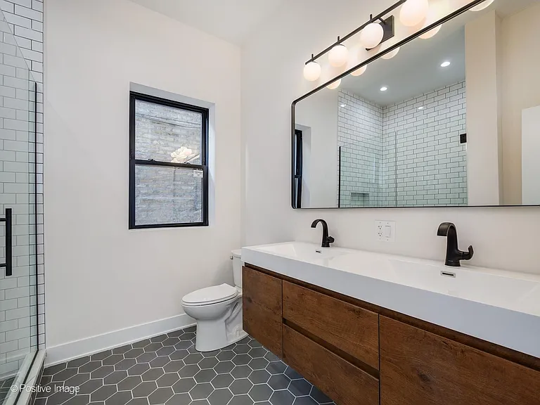 846 N Ashland Ave — Photo 14
