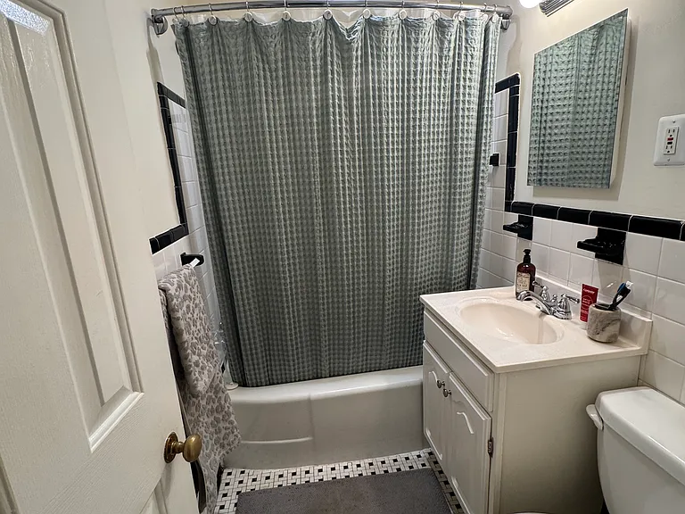 1st Floor Main Bathroom