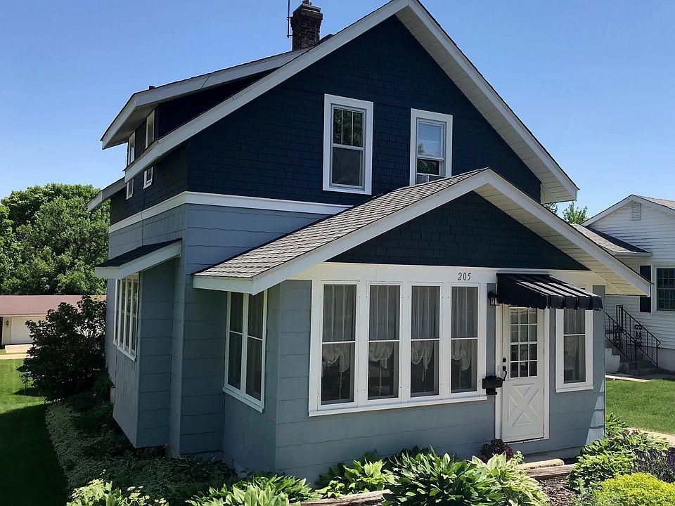 1st image of 205 5th Ave NW