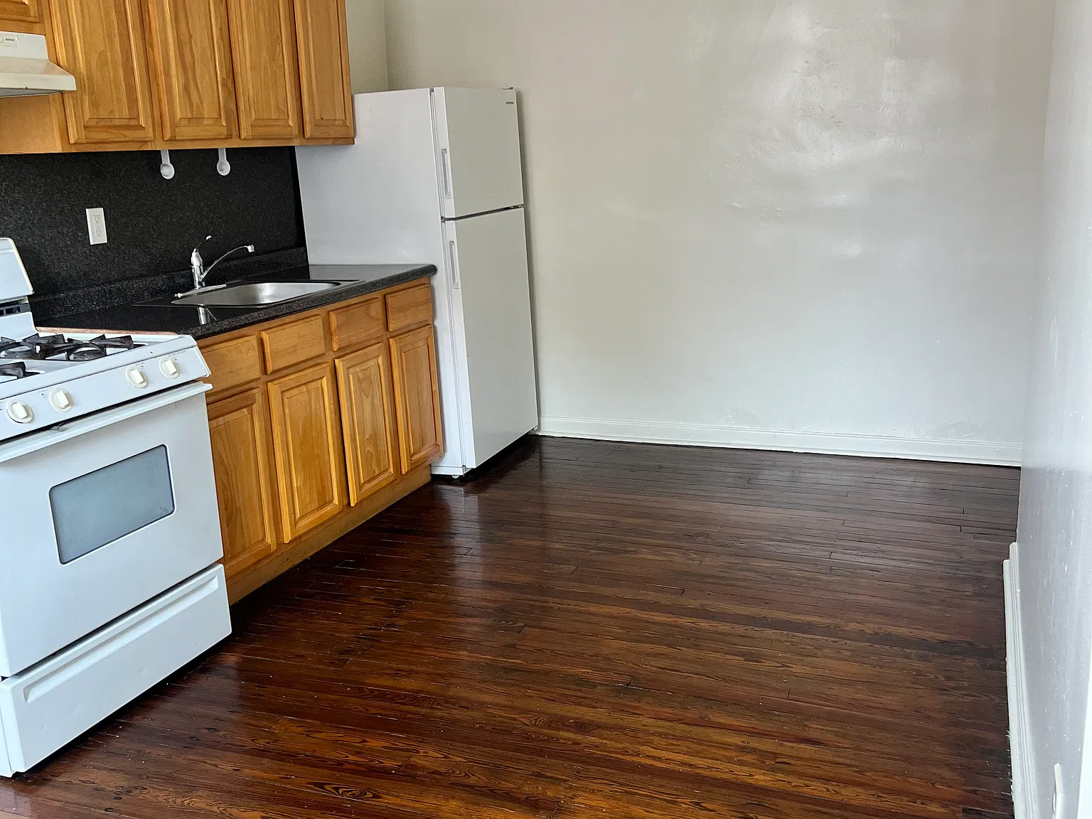 1 bed, 1000 sqft, $1,000 — Photo 3