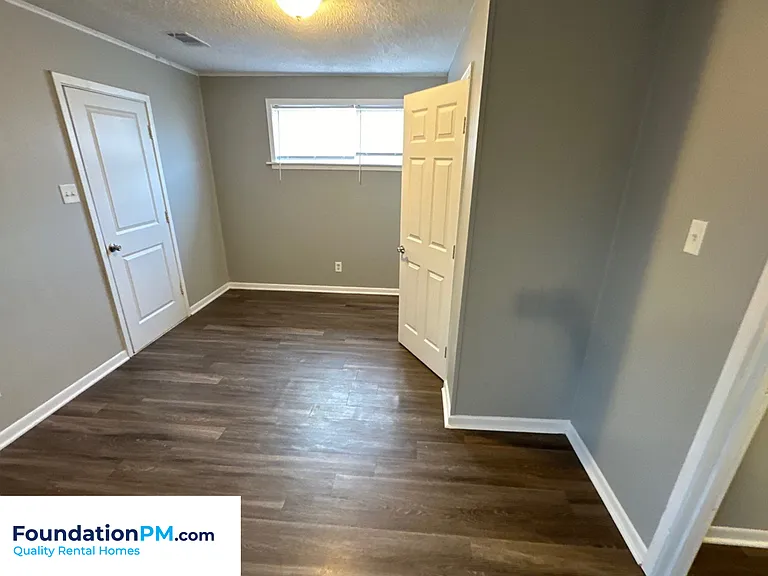 672 Carpenter St — Photo 9
