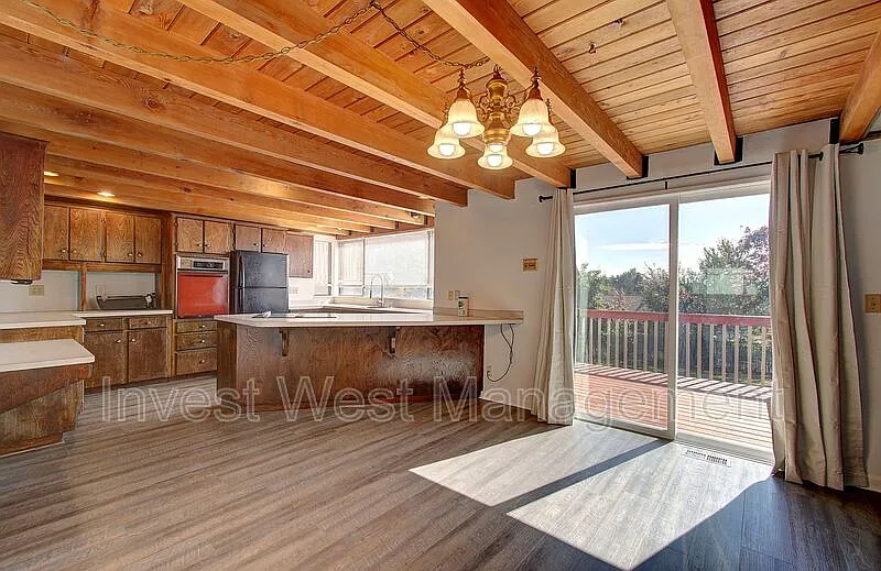 3 bed, 2.5 bath, 2060 sqft, $2,695 — Photo 4