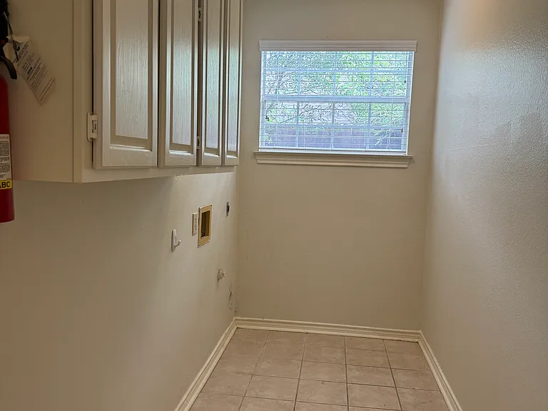 3704 Racquet Ct — Photo 16