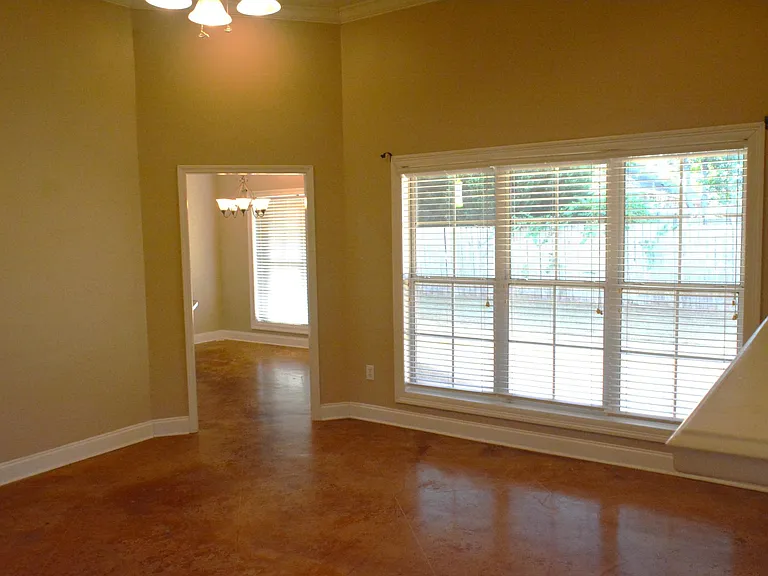 644 Huntington Dr — Photo 8