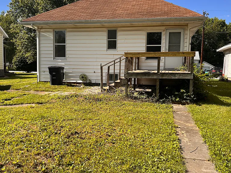 307 E Elm St — Photo 12