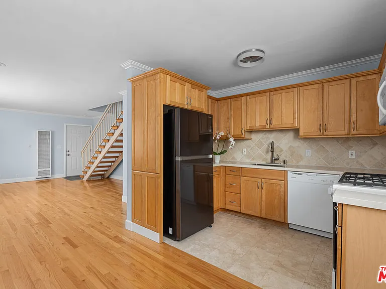 2435 3rd St #10 — Photo 9