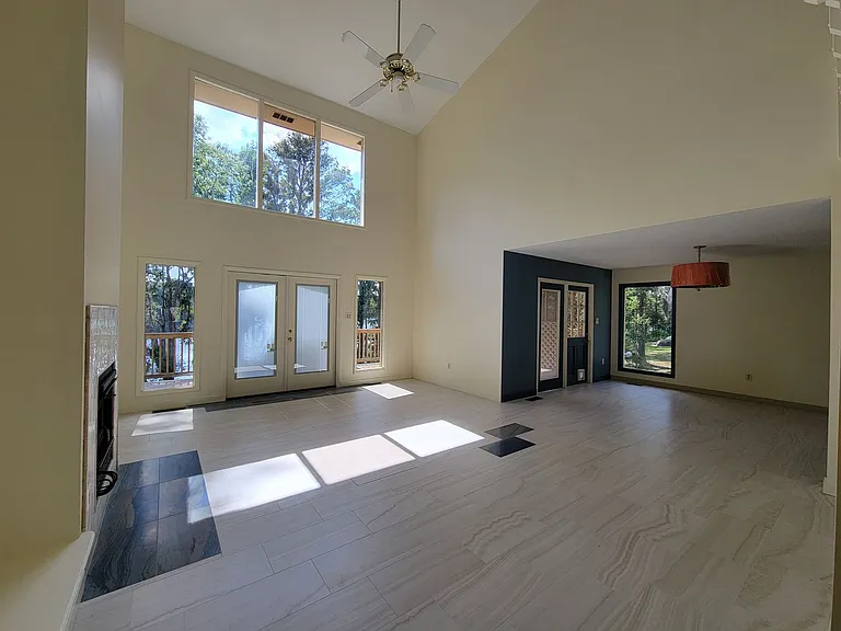 5081 Cypress Lake Dr — Photo 4