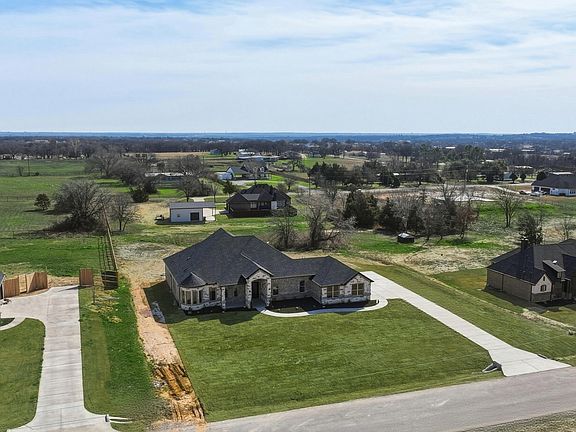 2nd image of 150 Briar Patch Rd