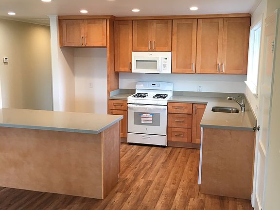 4th image of 10 El Campo Dr