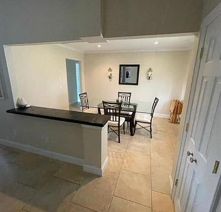 2nd image of 2550 SW Cameo Blvd