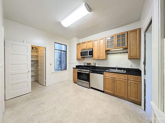 3rd image of 188 Guerrero St #190