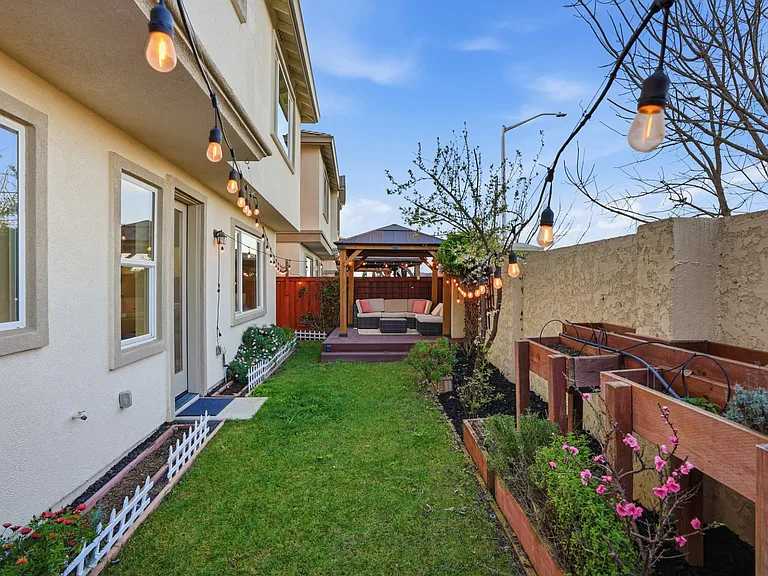 2525 Modena Dr — Photo 11
