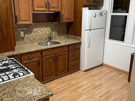 3rd image of 1642 Parkview Ave #2