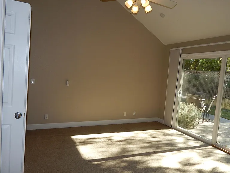 1209 Evans Ct — Photo 17