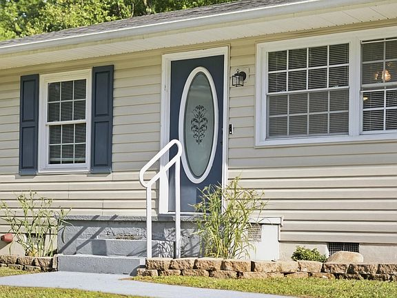 3rd image of 1320 Gadd Rd