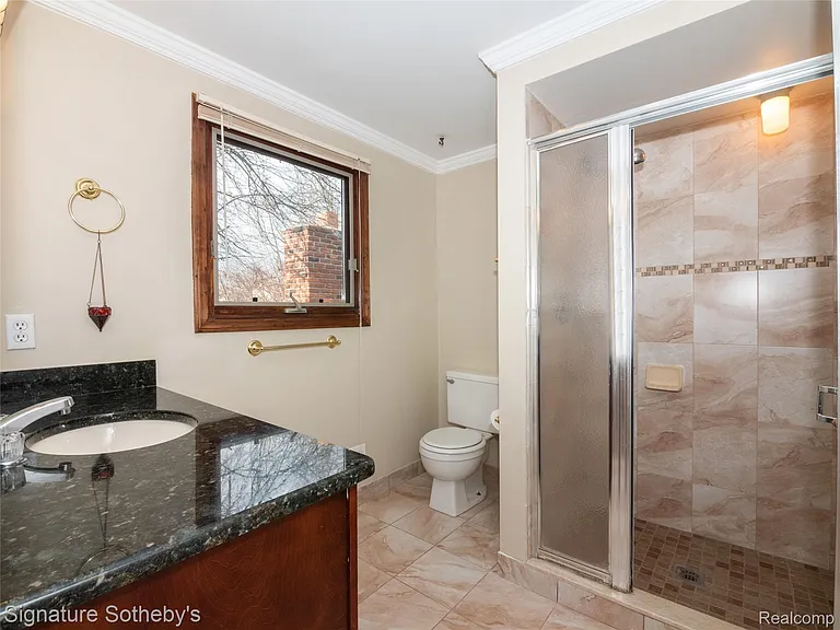 5105 Provincial Dr — Photo 12