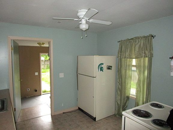 3rd image of 2111 Savoy Ave
