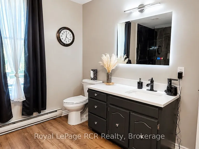 526 Alice St — Photo 6