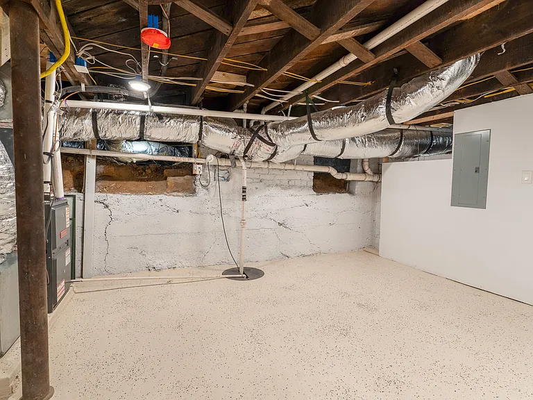 1544 Court Ave #2 — Photo 12