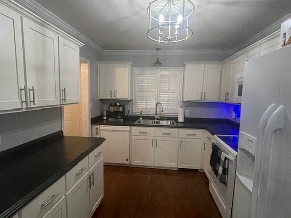 3rd image of 216 Meadowcrest Dr