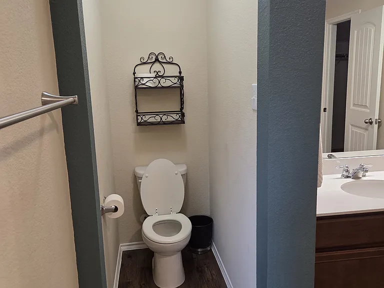 2118 Meadow Park Dr — Photo 14