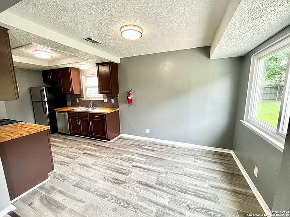 4th image of 5919 VALLEY COVE ST