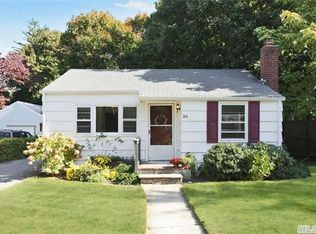39 Jefferson Ave, Northport, NY 11768