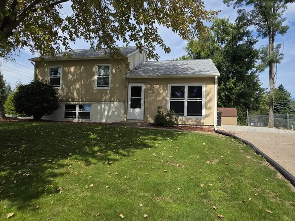 1325 102nd Ave W, Rock Island, IL 61201