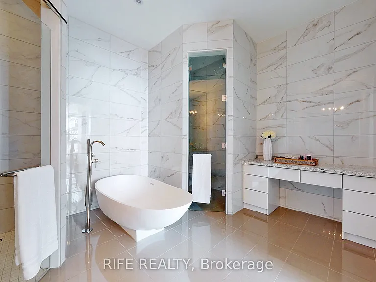 39 Queens Quay E #1208 — Photo 31