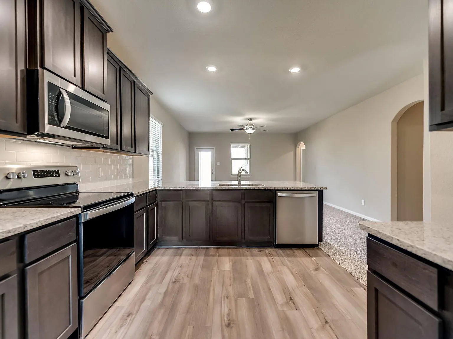 3 bed, 1619 sqft, $2,095 — Photo 2