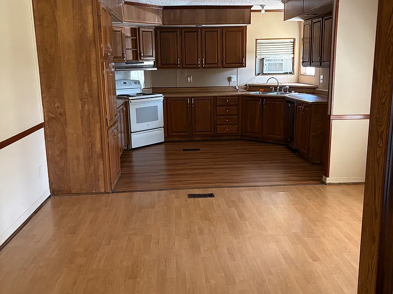 7922 Willowick Dr — Photo 10