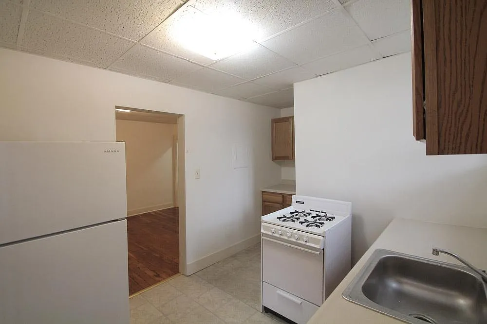 2 bed, 755 sqft, $1,200 — Photo 2