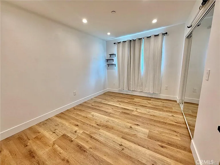 6902 Corbin Ave — Photo 8