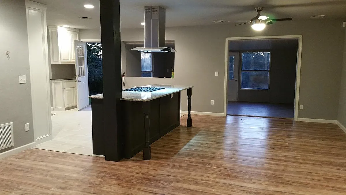 5929 Crestview Drive — Photo 2